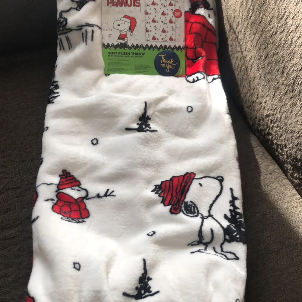 Peanuts Snoopy Puffer Jacket Holiday Plush Blanket
